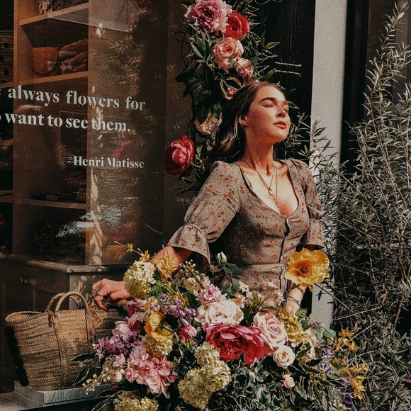 Let’s buy some dresse!!!! - Picture 2 of 3